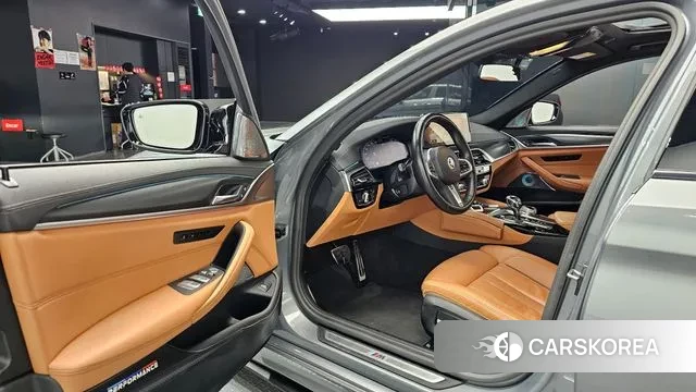 BMW 5 Series (G30) 2022 Серый из Кореи, фото 2