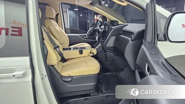 Hyundai Staria 2025 Белый из Кореи, фото 2