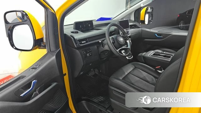 Hyundai Staria 2023 Желтый из Кореи, фото 2