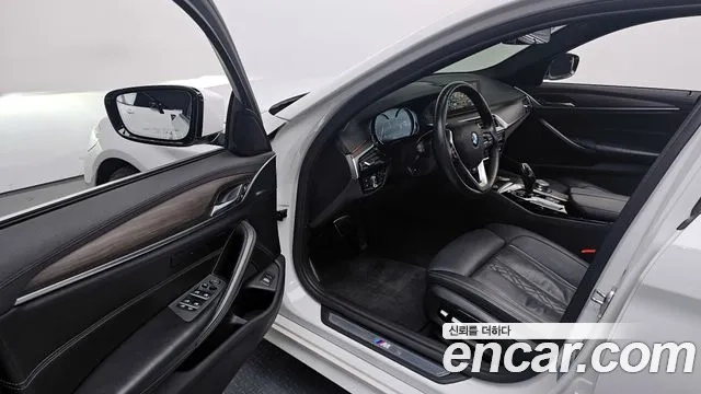 BMW 5 Series (G30) 2018 Белый из Кореи, фото 2