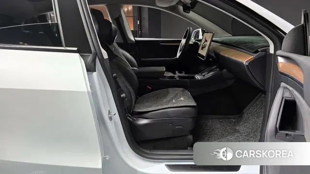 Tesla Model Y 2024 Белый из Кореи, фото 2