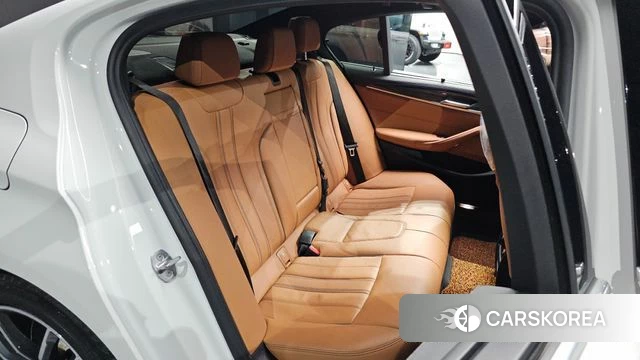 BMW 5 Series (G30) 2022 Белый из Кореи, фото 2