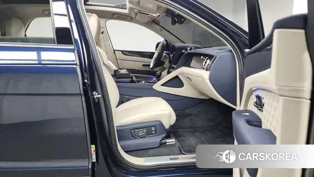 Bentley Bentayga 2022 Синий из Кореи, фото 2
