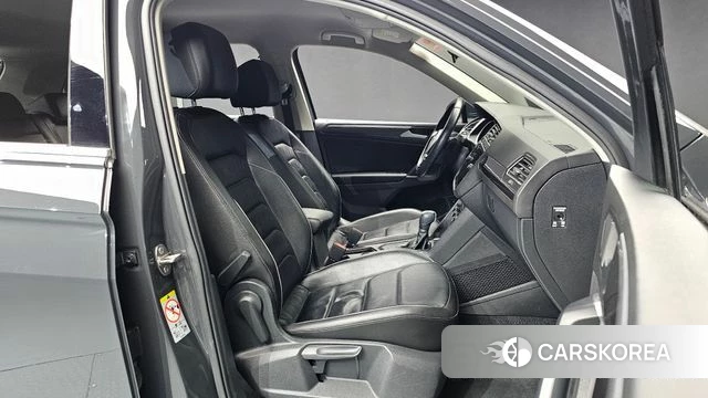 Volkswagen Tiguan second Generation 2018 Серый из Кореи, фото 2