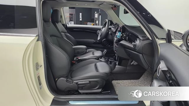 Mini Cooper 2021 Жемчужный цвет из Кореи, фото 2