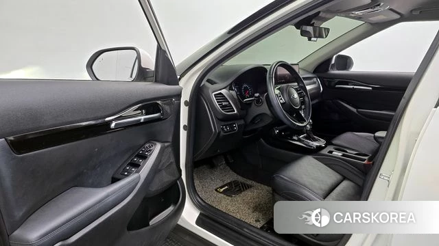 Kia Seltos 2021 Белый из Кореи, фото 2