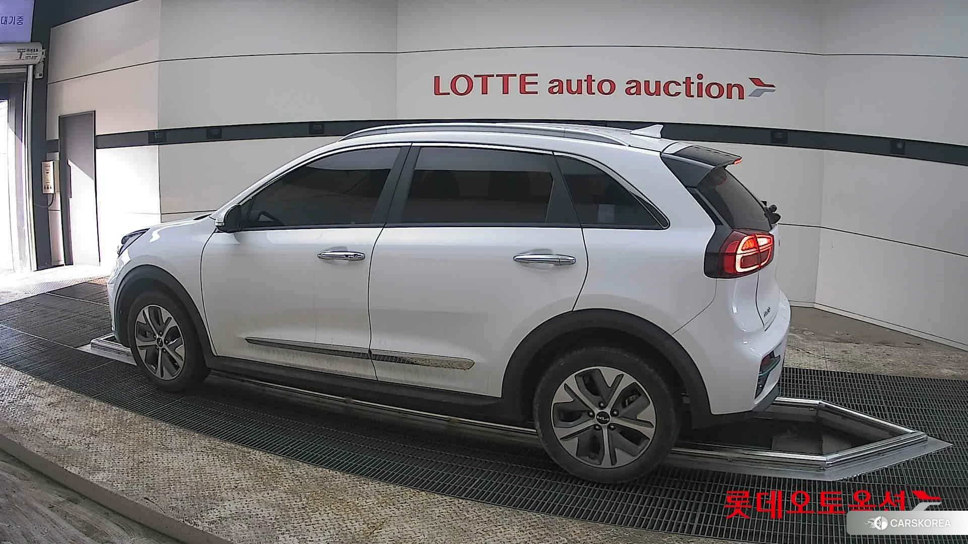 Kia Niro EV 2022 Snow White Pearl (optional) из Кореи, фото 2