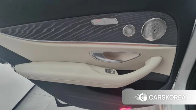Mercedes-Benz E-Class W213 2022 Белый из Кореи, фото 2