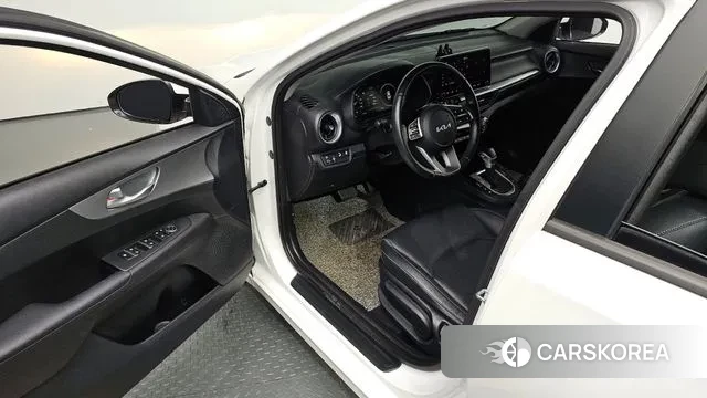 Kia The New K3 2nd generation 2022 Белый из Кореи, фото 2