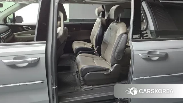 Kia The New Carnival 4th Generation 2025 Серебристо-серый из Кореи, фото 2