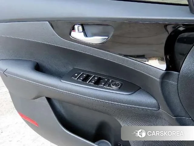 Kia The New K3 2nd generation 2023 Белый из Кореи, фото 2