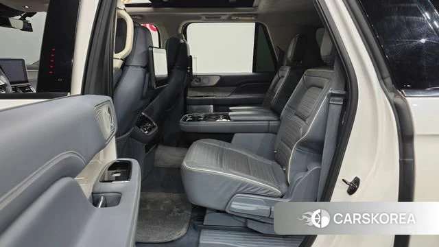 Lincoln Navigator 4th generation 2019 Белый из Кореи, фото 2