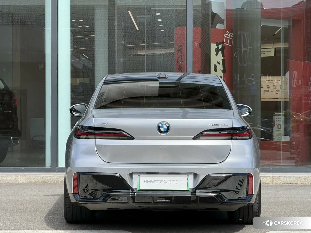 BMW i7 2023 Серебристо-серый из Китая, фото 2