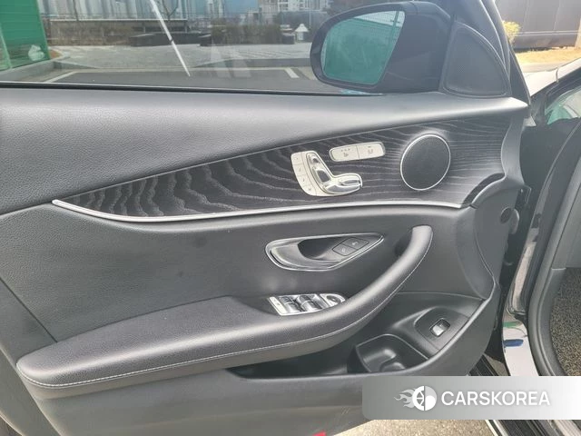 Mercedes-Benz E-Class W213 2019 Черный из Кореи, фото 2