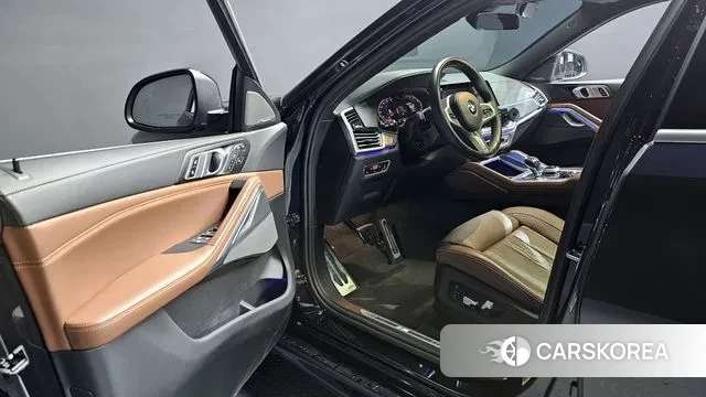 BMW X6 (G06) 2023 Черный из Кореи, фото 2