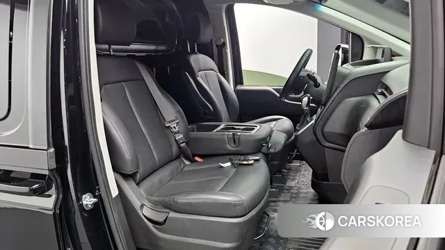 Hyundai Staria 2025 Черный из Кореи, фото 2