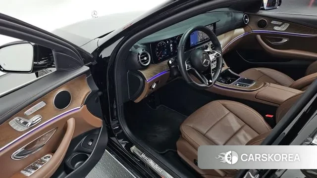 Mercedes-Benz E-Class W213 2021 Черный из Кореи, фото 2