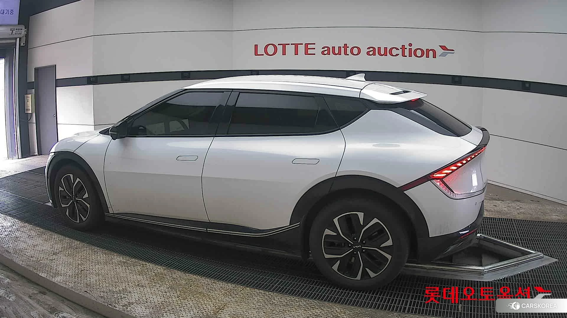 Kia EV6 2022 Snow White Pearl из Кореи, фото 2