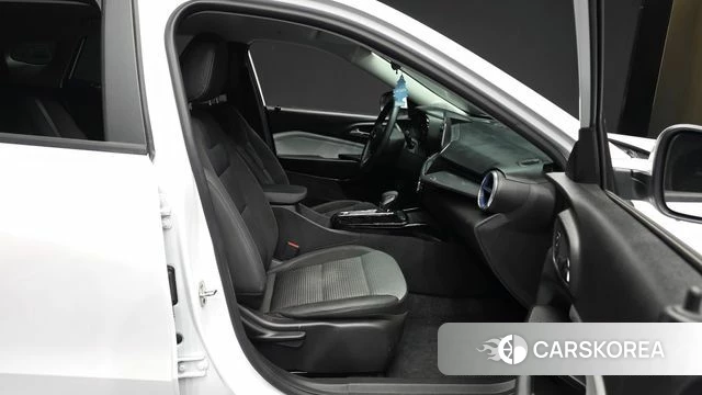 Chevrolet (GM Daewoo) Trax Crossover 2024 Белый из Кореи, фото 2