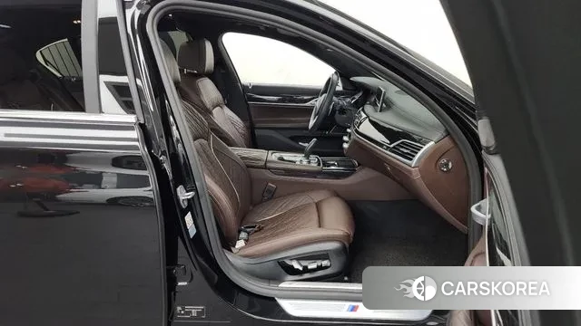 BMW 7 Series (G11) 2020 Черный из Кореи, фото 2