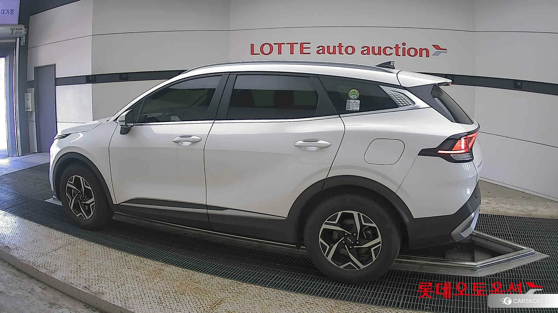 Kia Sportage 2023 Snow White Pearl (optional) из Кореи, фото 2