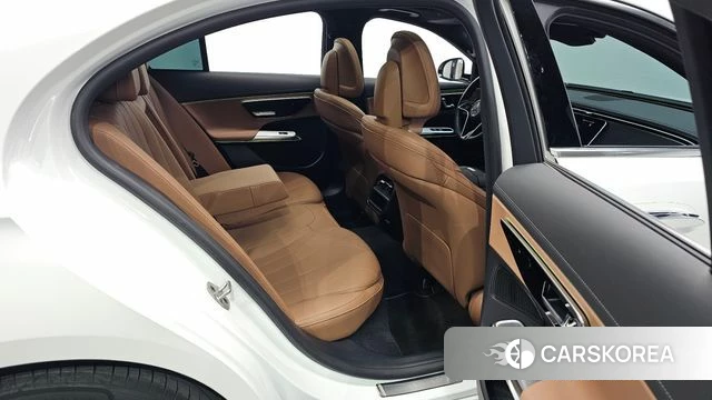 Mercedes-Benz E-Class W214 2024 Белый из Кореи, фото 2