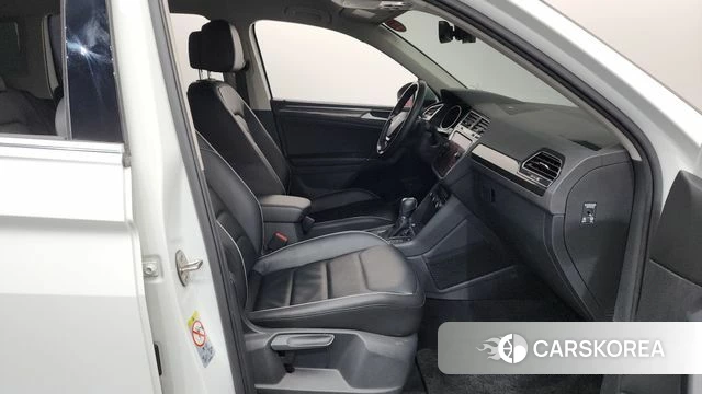 Volkswagen Tiguan second Generation 2018 Белый из Кореи, фото 2