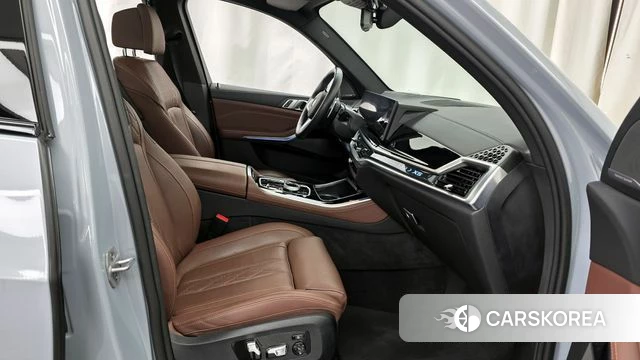 BMW X5 (G05) 2025 Светло-серебряный цвет из Кореи, фото 2