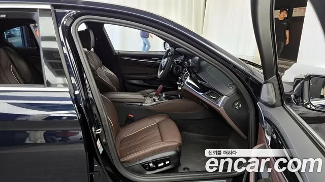 BMW 5 Series (G30) 2023 Черный из Кореи, фото 2