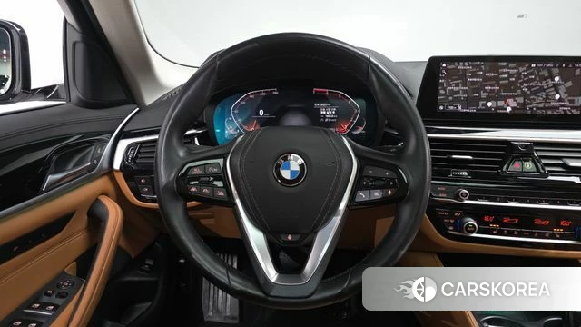 BMW 5 Series (G30) 2019 Белый из Кореи, фото 2