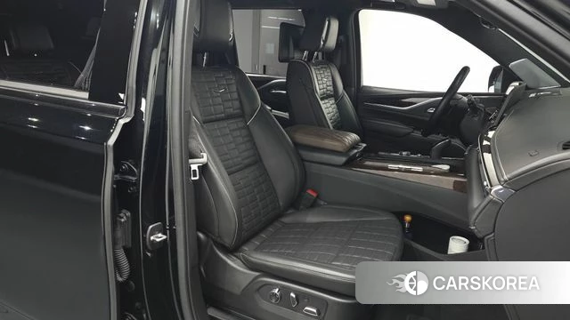 Cadillac Escalade 5th Generation 2021 Черный из Кореи, фото 2