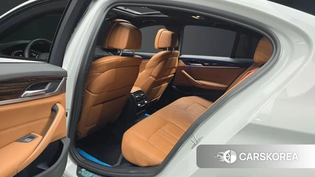 BMW 5 Series (G30) 2021 Белый из Кореи, фото 2