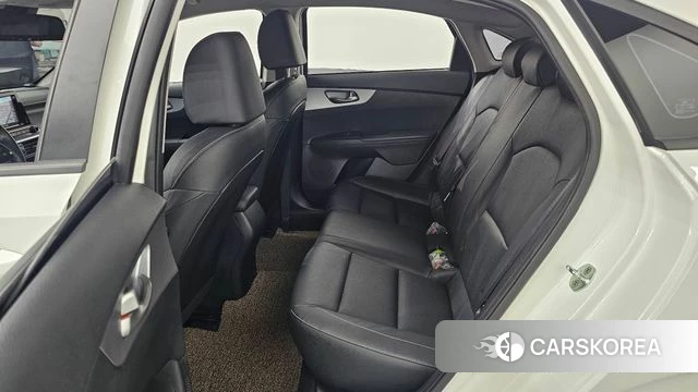 Kia The New K3 2nd generation 2021 Белый из Кореи, фото 2