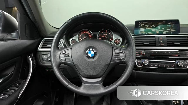 BMW 3 Series (F30) 2018 Белый из Кореи, фото 2