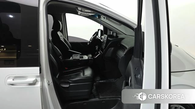Hyundai Staria 2022 Белый из Кореи, фото 2