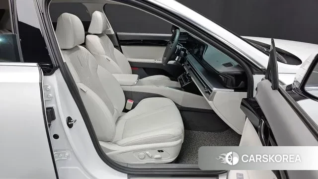 Hyundai Grandeur Hybrid (GN7) 2023 Белый из Кореи, фото 2