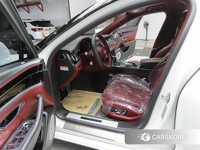 Bentley Flying Spur 3rd Generation 2022 Белый из Кореи, фото 2