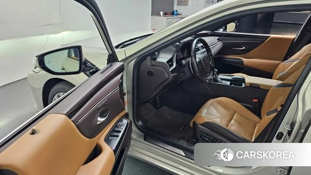 Lexus ES300h 7th generation 2018 Песочный из Кореи, фото 2