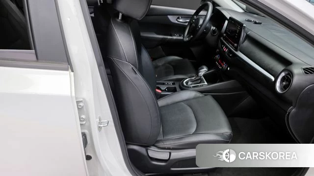 Kia The New K3 2nd generation 2021 Белый из Кореи, фото 2