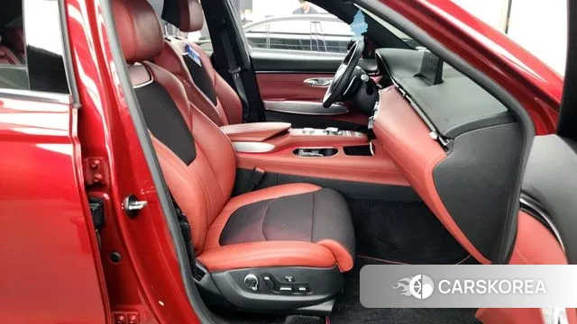 Genesis GV70 2023 Красный из Кореи, фото 2