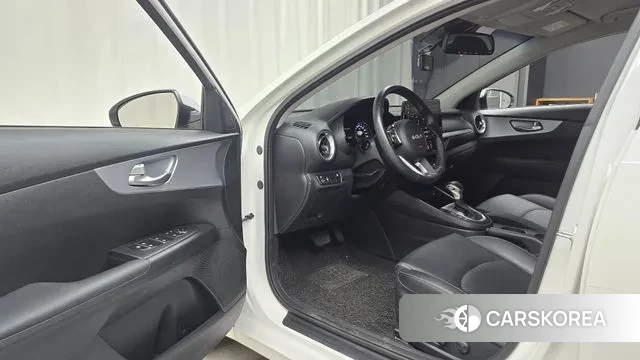 Kia The New K3 2nd generation 2021 Белый из Кореи, фото 2