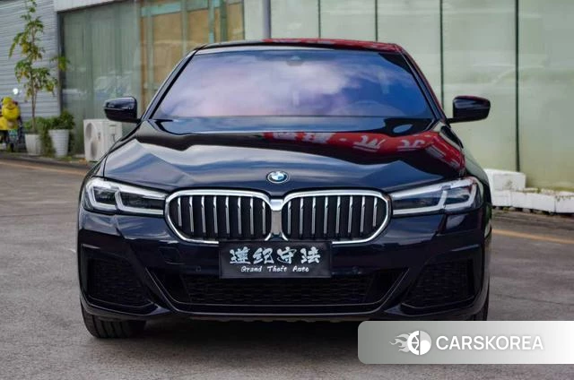 BMW 5 series 2021 Черный из Китая, фото 2
