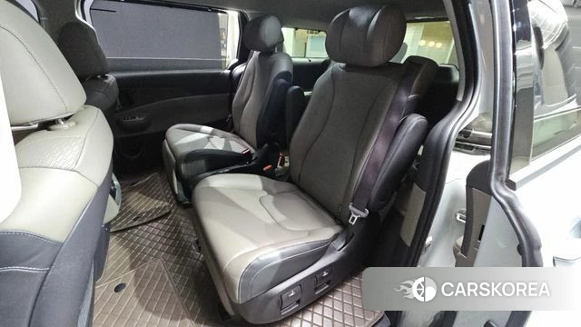 Kia The New Carnival 4th Generation 2024 Серебристо-серый из Кореи, фото 2