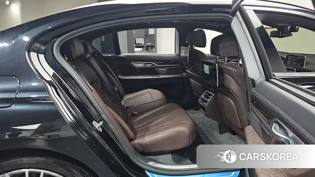 BMW 7 Series (G11) 2019 Черный из Кореи, фото 2