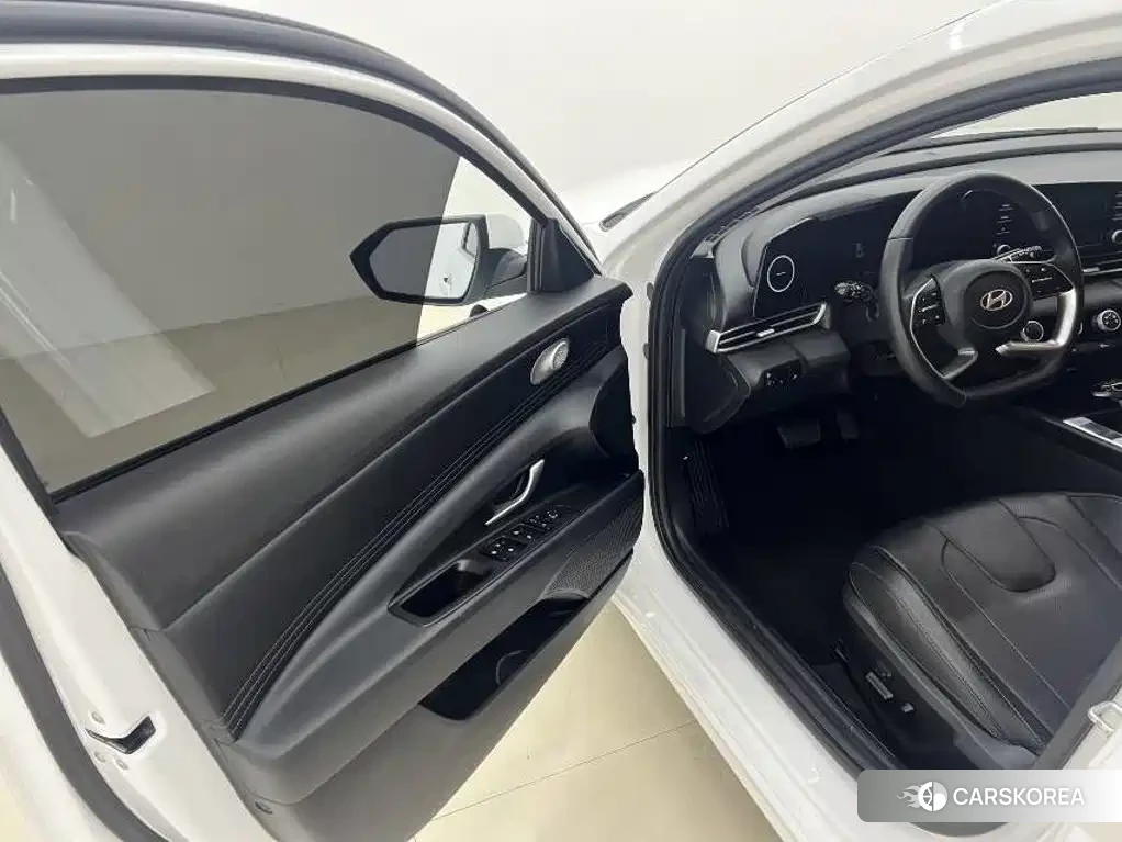 Hyundai Elantra 2023 Белый из Китая, фото 2