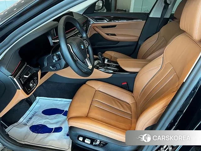 BMW 5 Series (G30) 2022 Черный из Кореи, фото 2