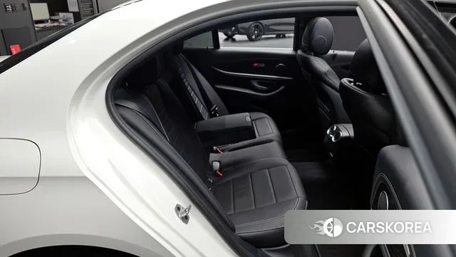 Mercedes-Benz E-Class W213 2023 Белый из Кореи, фото 2