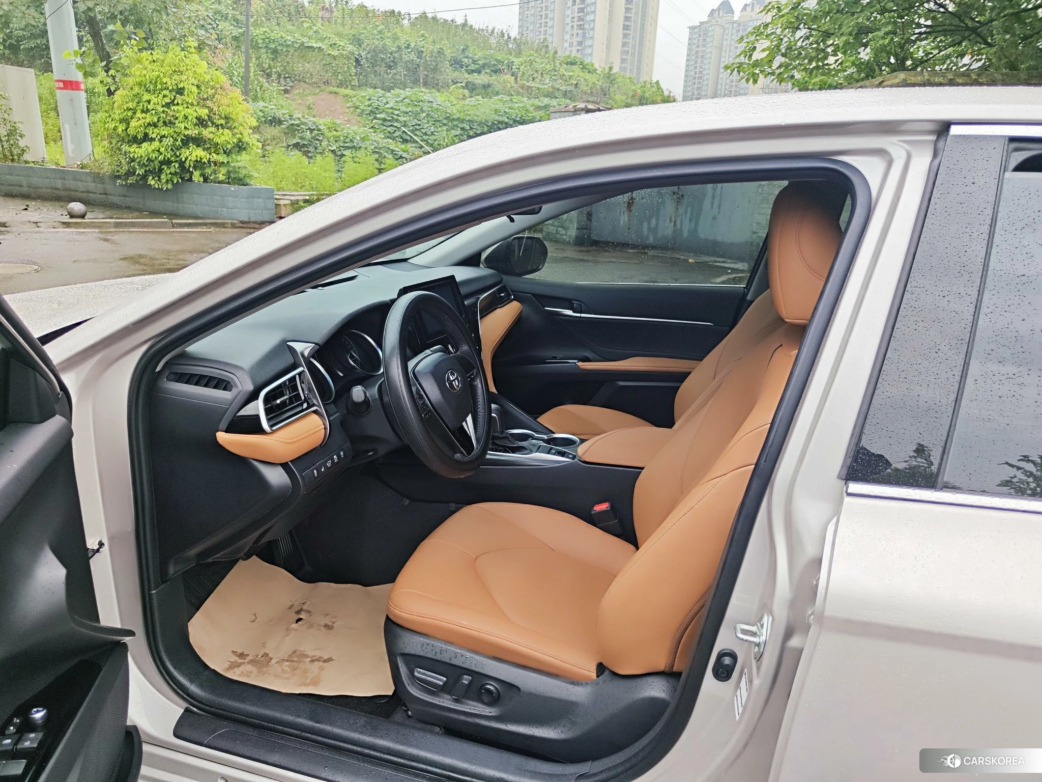 Toyota Camry 2023 Серебристо-серый из Китая, фото 2