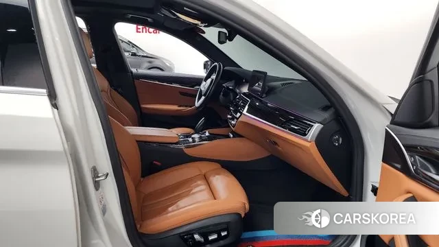 BMW 5 Series (G30) 2022 Белый из Кореи, фото 2