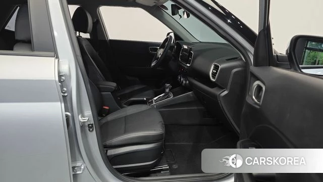 Hyundai Venue 2022 Серебристо-серый из Кореи, фото 2